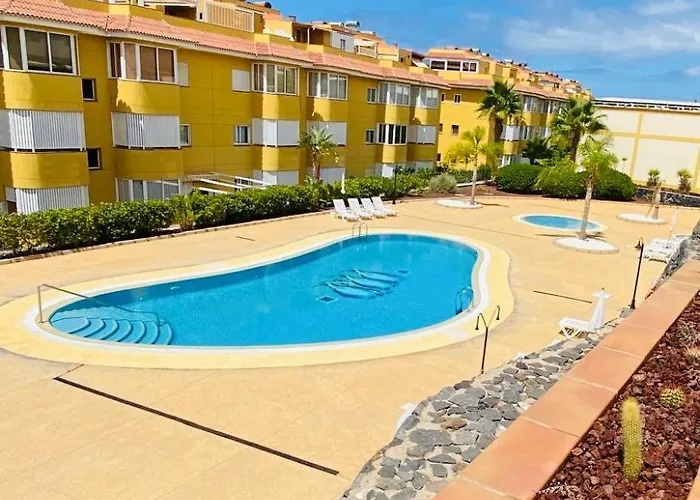 With Pool And Terrace Διαμέρισμα *